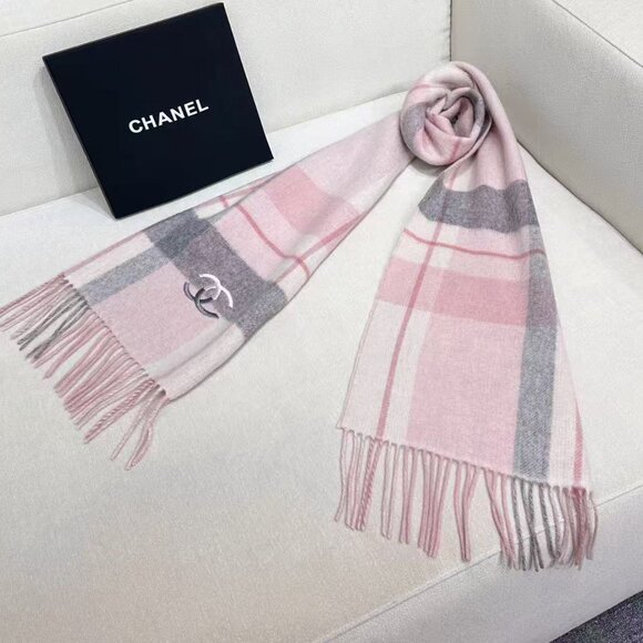 Chanel Sophisticated Two-Tone Shawl - Picture 1 of 6